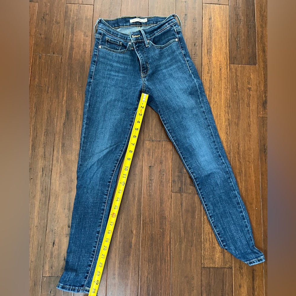 311 Skinny Levi’s size 25